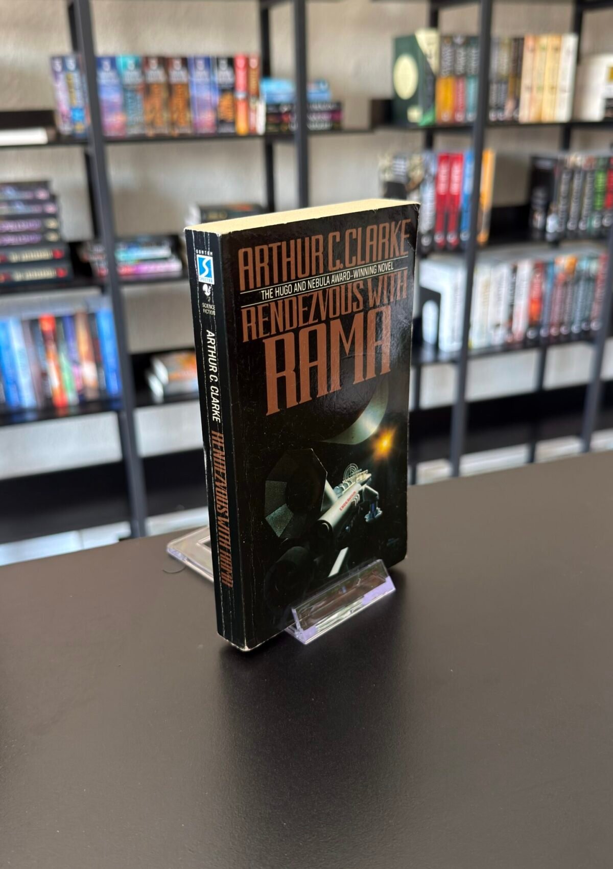 Rendezvous with Rama (Rama #1)