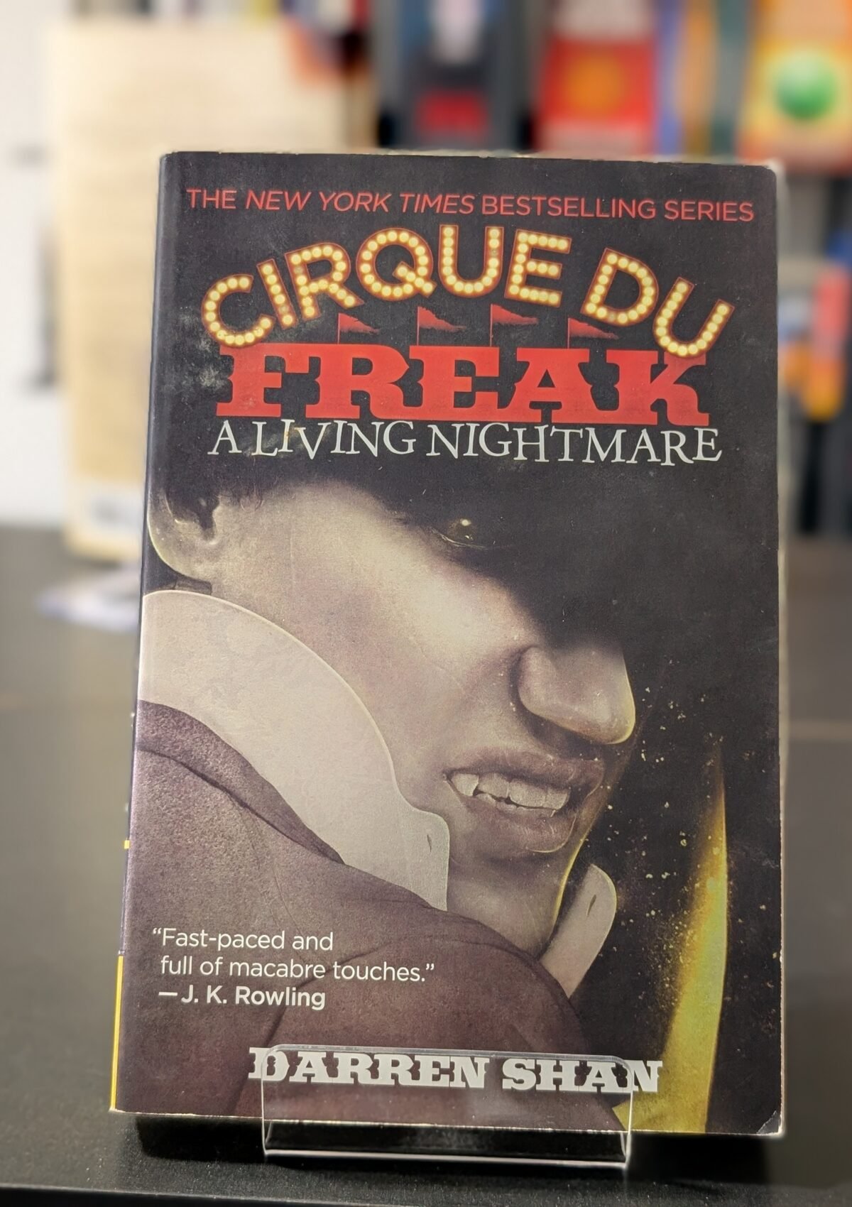 A Cirque Du Freak: A Living Nightmare (Cirque Du Freak #1)