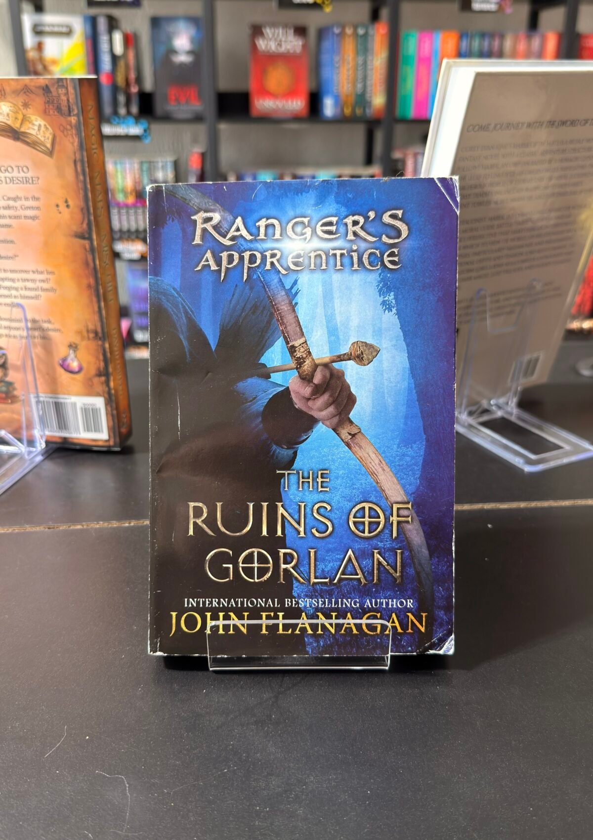 The Ruins of Gorlan ( The Rangers Apprentice Book #1)