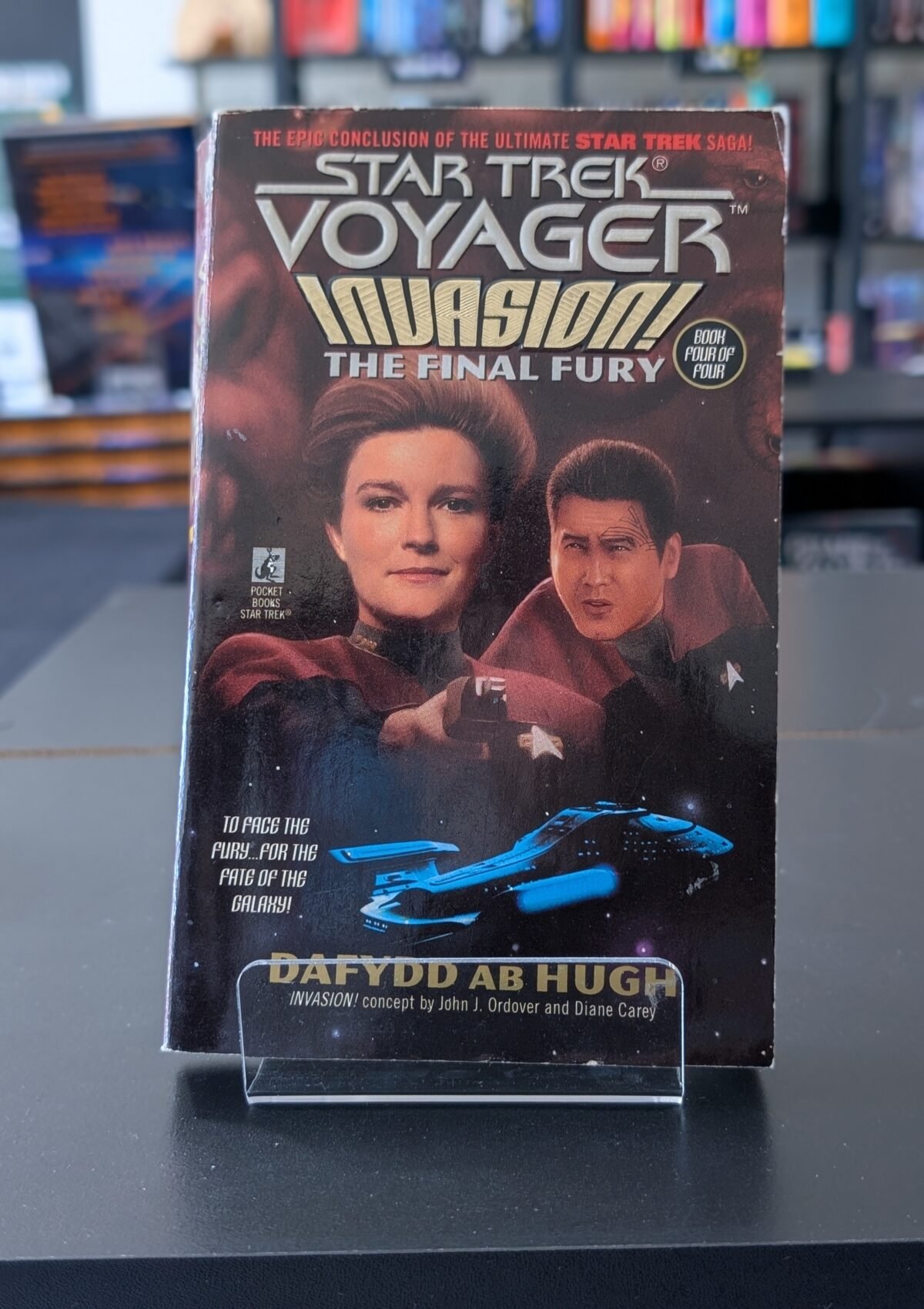 The Final Fury: Invasion! #4 (Star Trek Voyager #9)
