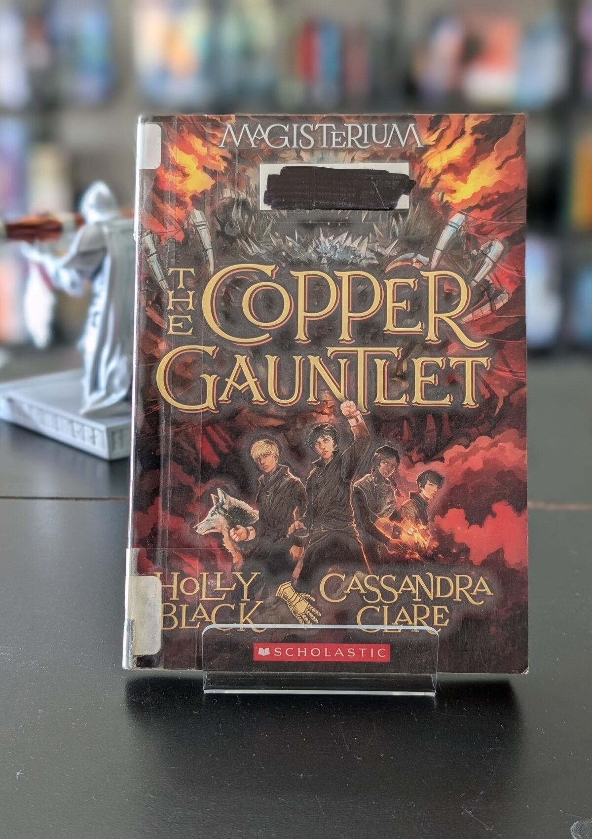 The Copper Gauntlet (Magisterium #2)